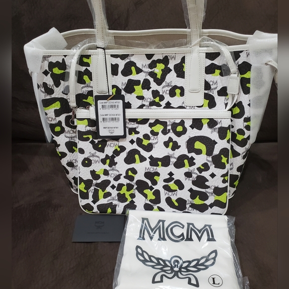MCM White Leopard Visetos Leather shopper WITH POUCH - Picture 8 of 16